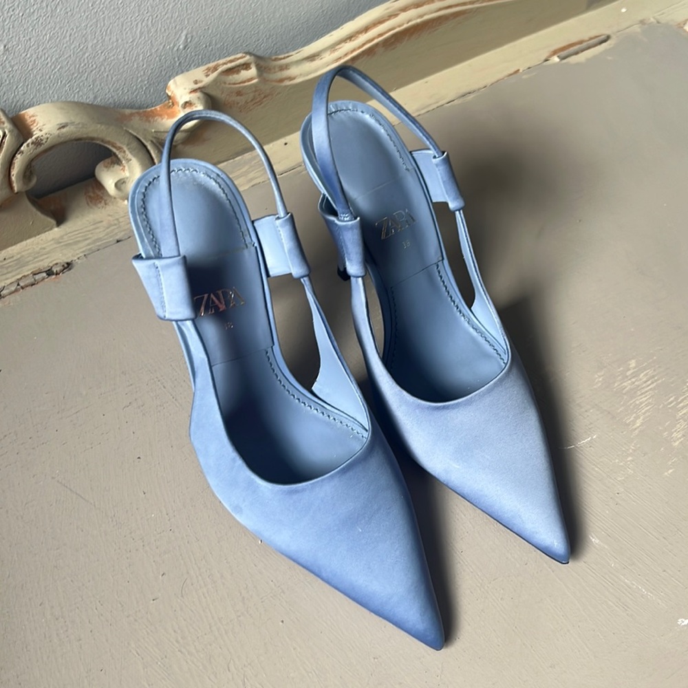 Cinderella Sling Back Heels 💙
